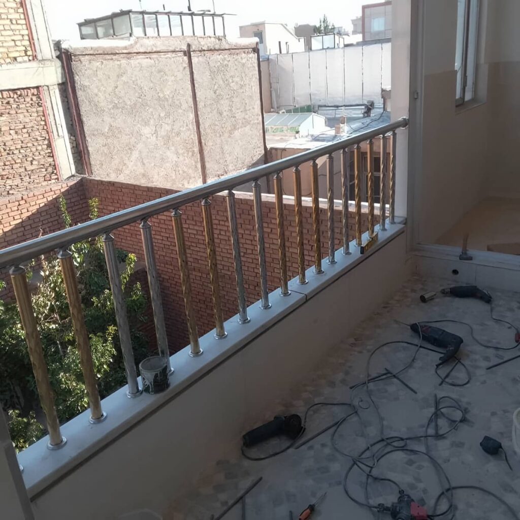 نرده پله چوبی ترکیبی برای ویلا