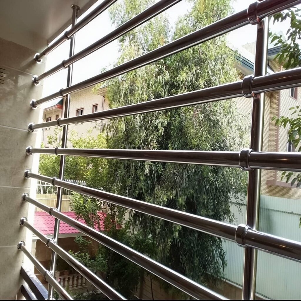 نرده پله کلاسیک چوبی