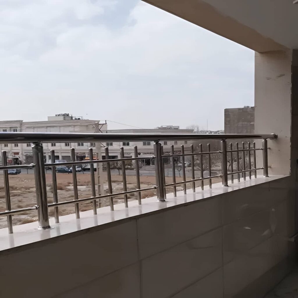 نرده راه پله چوبی ترکیبی برای خانه