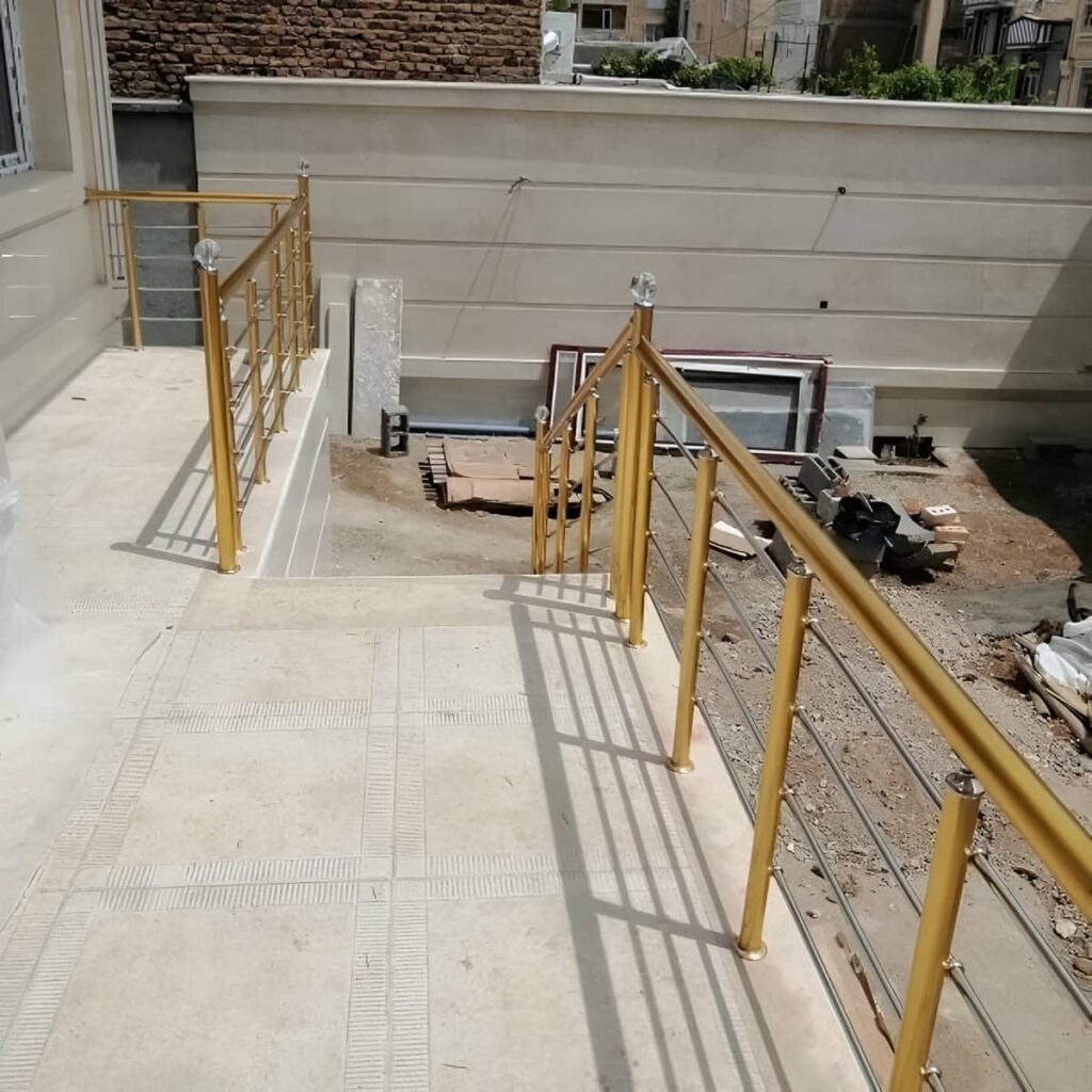 نرده چوبی داخلی ساختمان