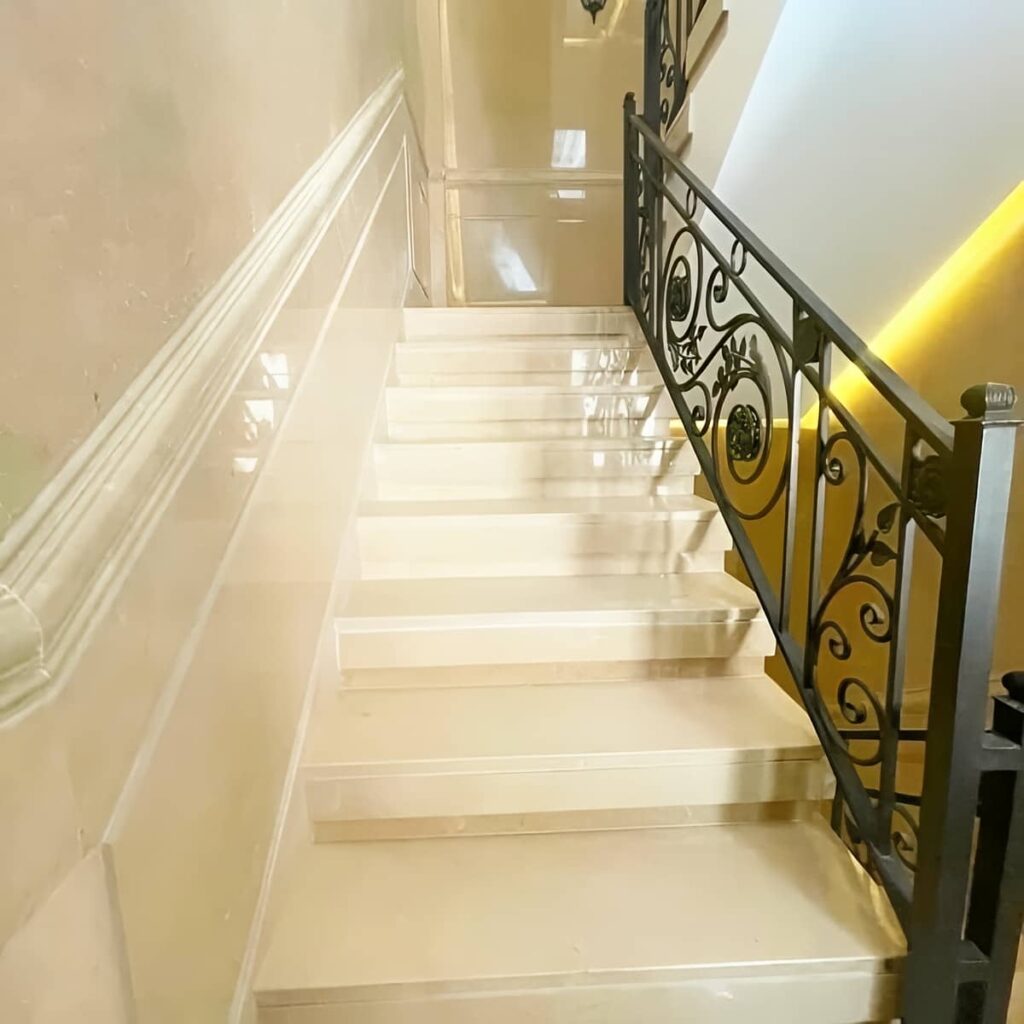 حفاظ بالکن مشکی