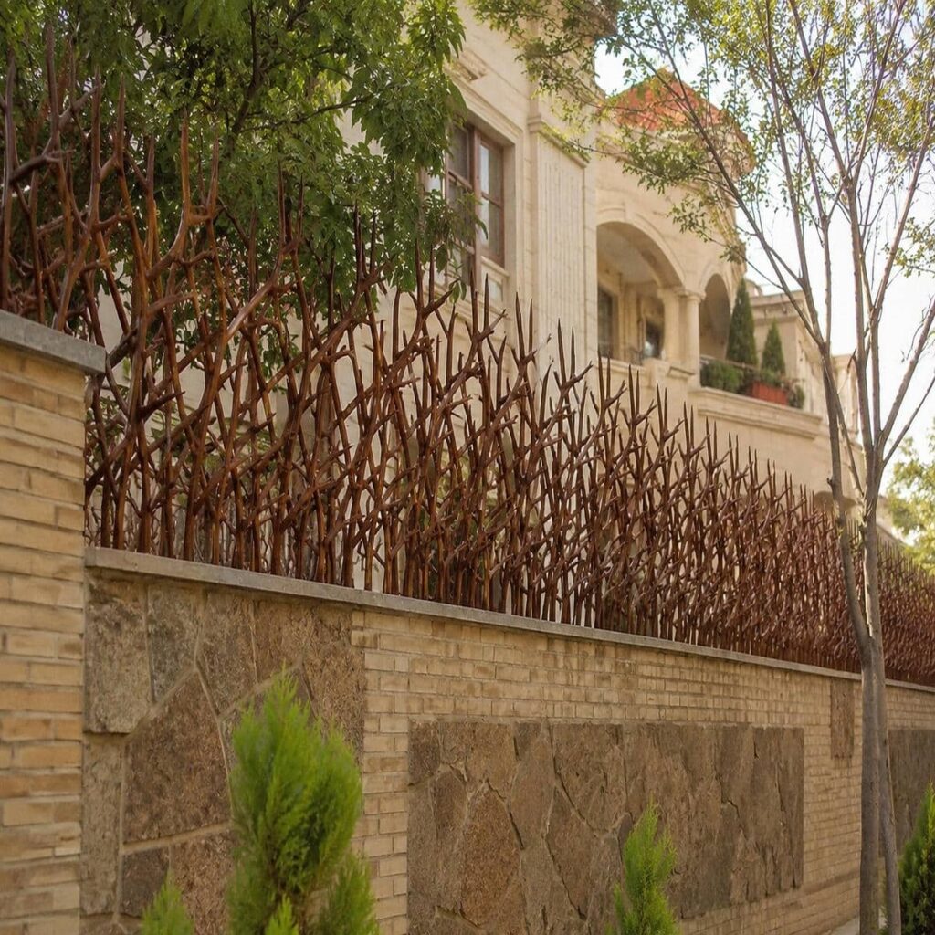 نرده حفاظ حیاط سرنیزه ای