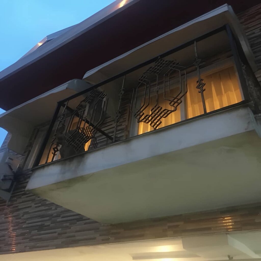 حفاظ راه پله فلزی ساختمان مسکونی