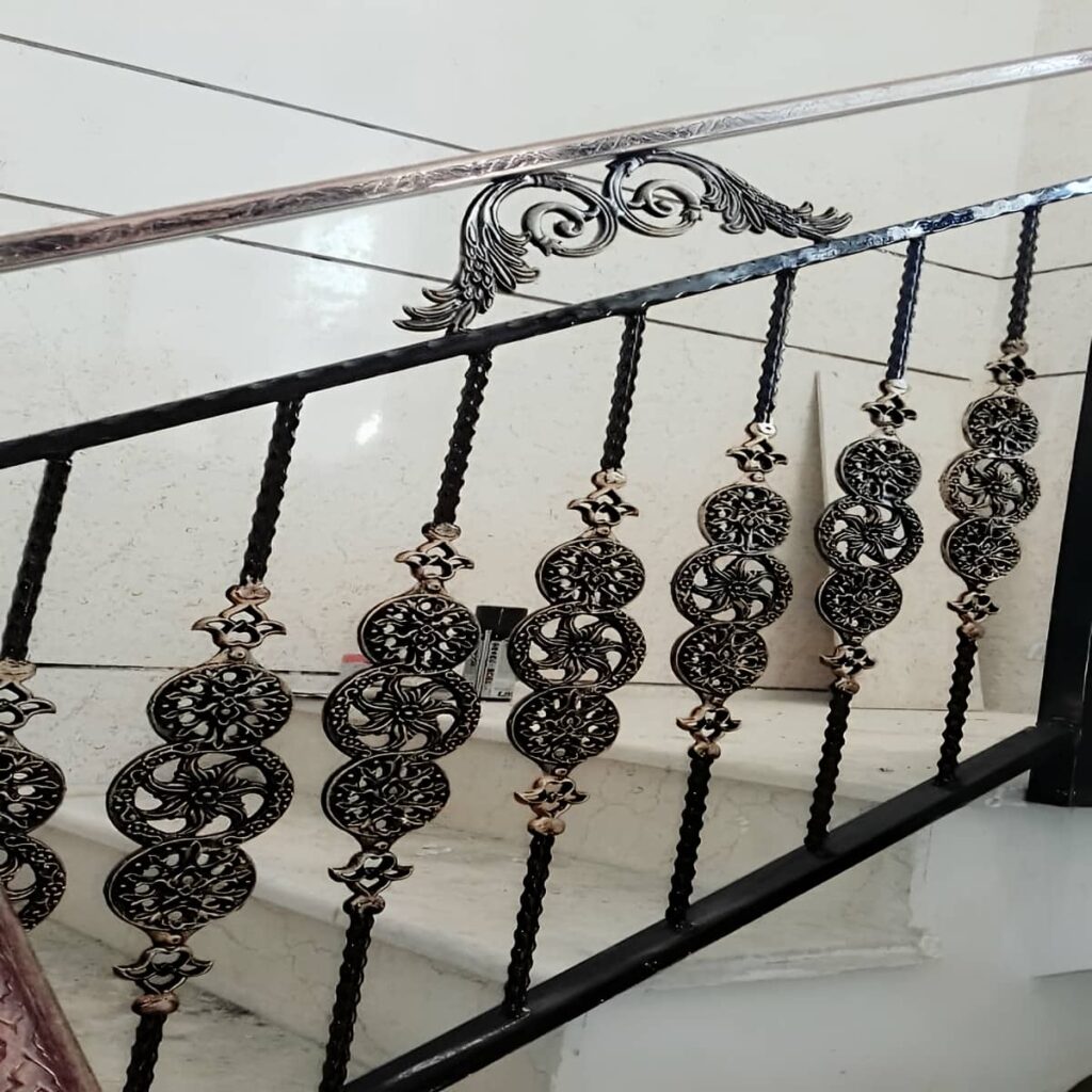 اتصال پایه هندریل به کف پلکان اداری قم