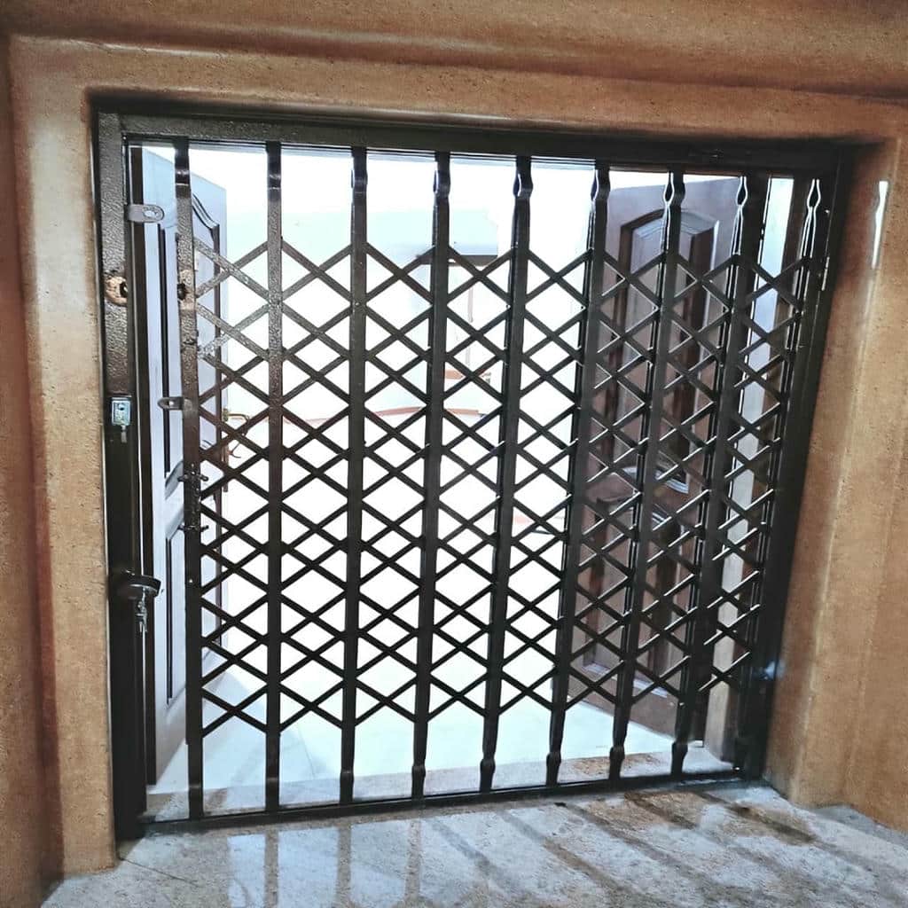 جزئیات ریل بالایی گارد تاشو فلزی ساختمان