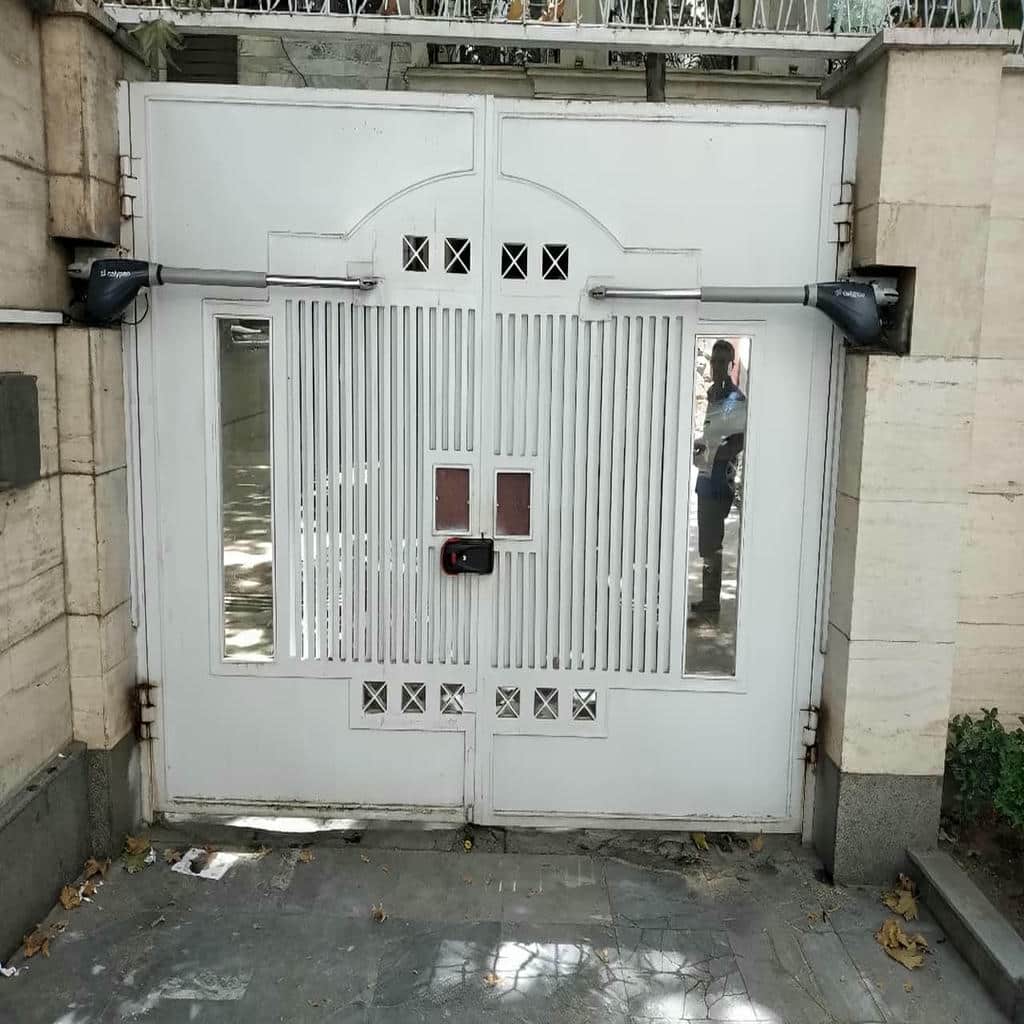 جک درب پارکینگ کنار ستون باریک حیاط استان مازندران
