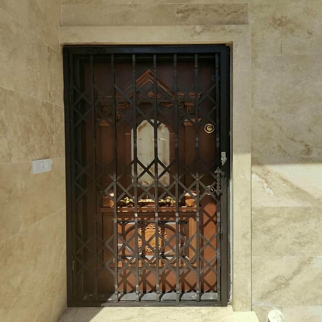 حفاظ درب آکاردئونی قهوه ای ورودی حیاط استان کردستان