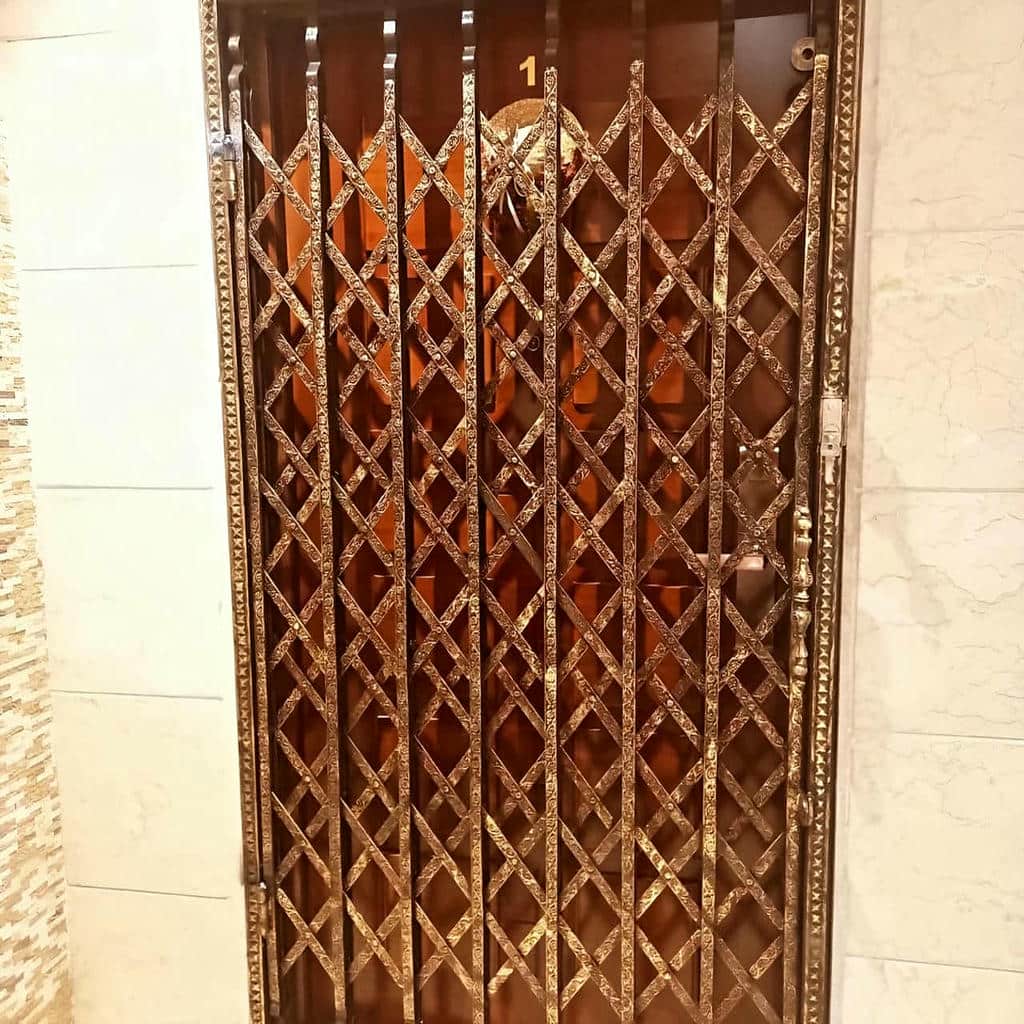 حفاظ درب آکاردئونی نصب شده در استان آذربایجان غربی