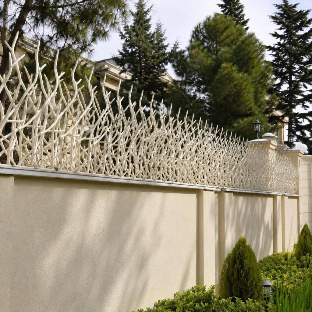 حفاظ دیوار سرنیزهای کنار دروازه عریض کرمان حفاظ دیوار سرنیزهای کنار دروازه عریض کرمان