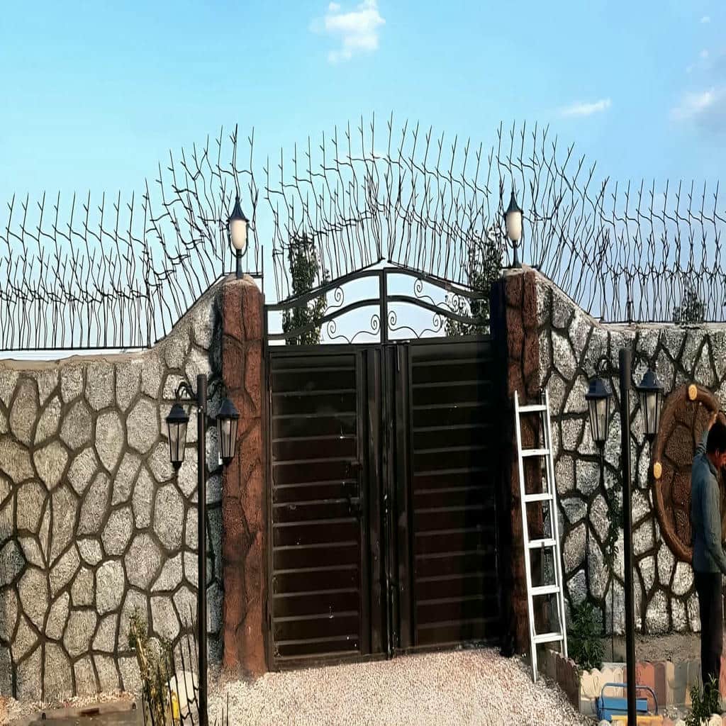 حفاظ دیوار سرنیزه ای رنگ شده