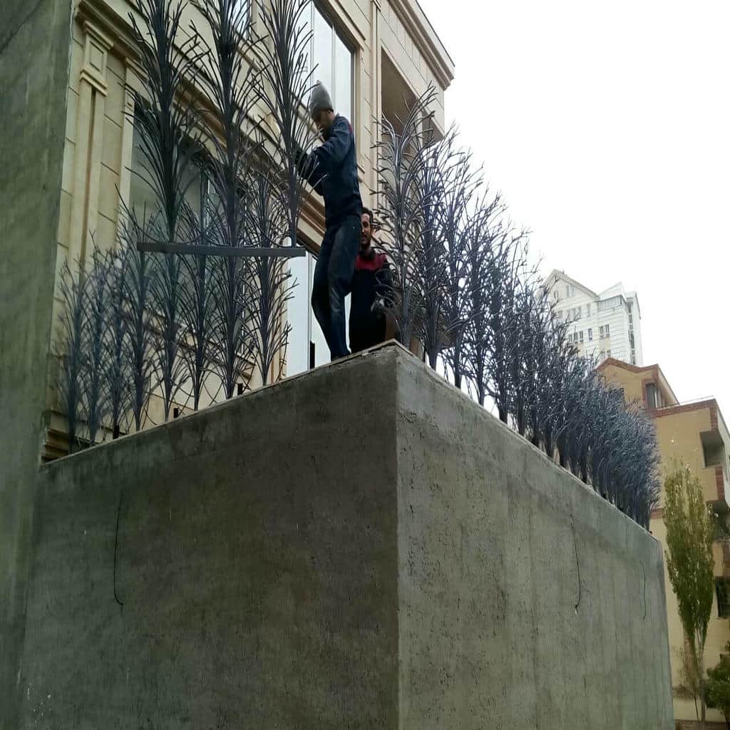حفاظ دیوار فلزی روی نمای بازسازی شده خانه حفاظ دیوار فلزی روی نمای بازسازی شده خانه