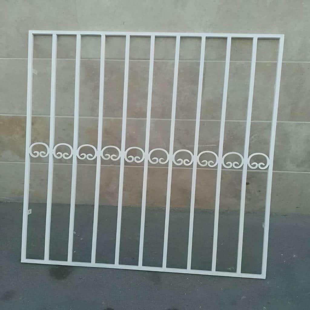 حفاظ پنجره آهنی مشکی در استان یزد