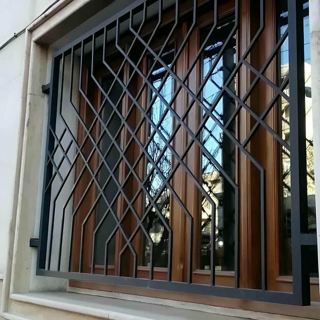 حفاظ پنجره آهنی مشکی در سمنان