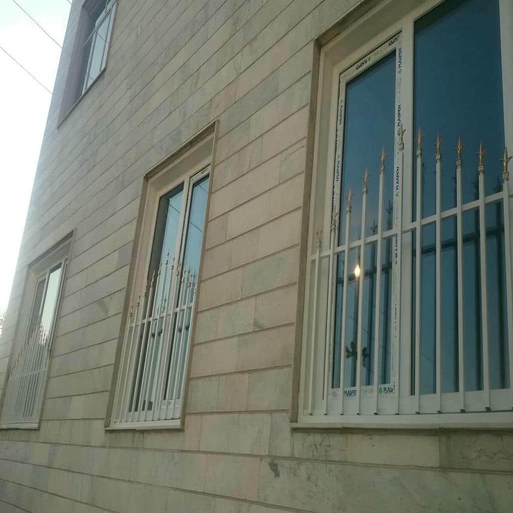 حفاظ پنجره سفارشی سفید برای طبقه همکف استان سمنان حفاظ پنجره سفارشی سفید برای طبقه همکف استان سمنان