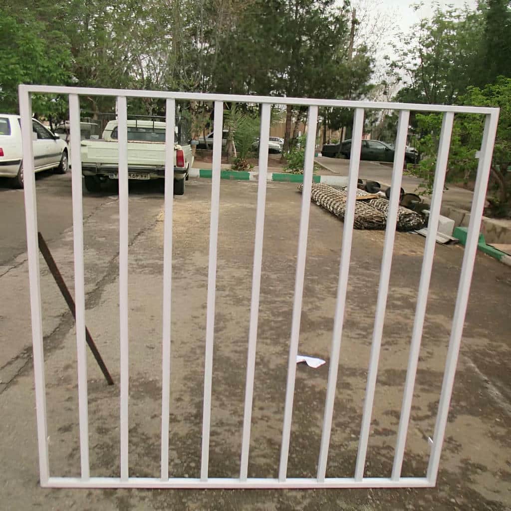 حفاظ پنجره سفارشی هماهنگ با نمای آجری یزد حفاظ پنجره سفارشی هماهنگ با نمای آجری یزد
