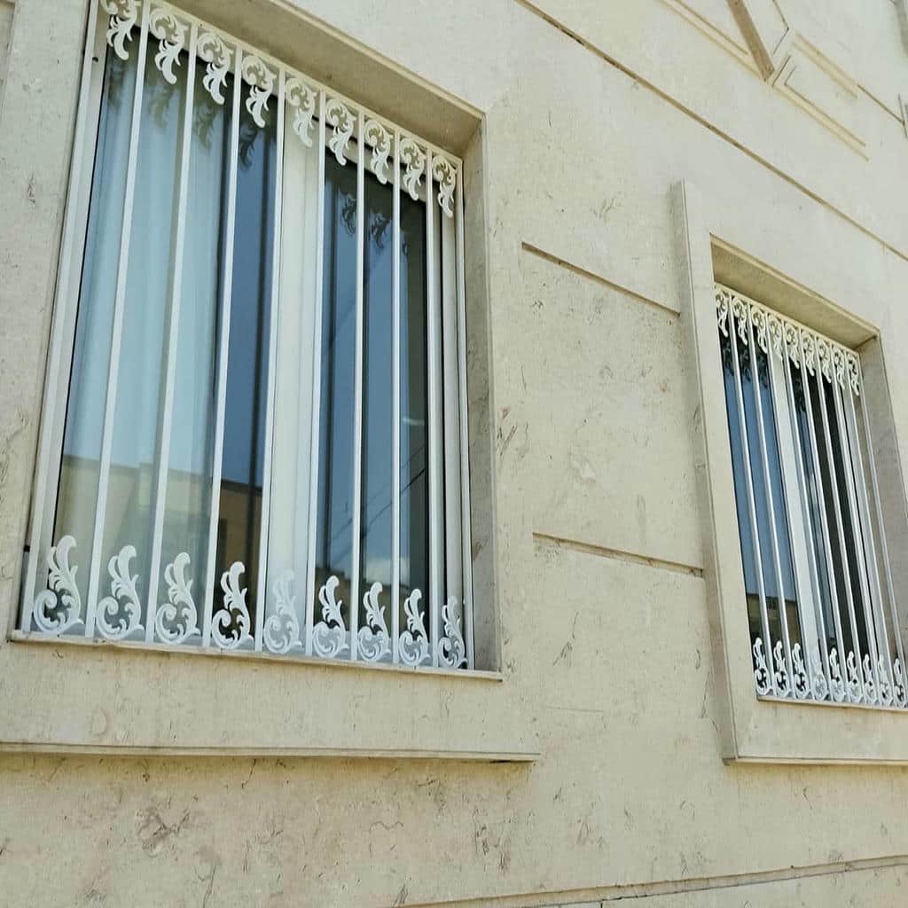 حفاظ پنجره فرفورژه با طرح ساده در کرمانشاه
