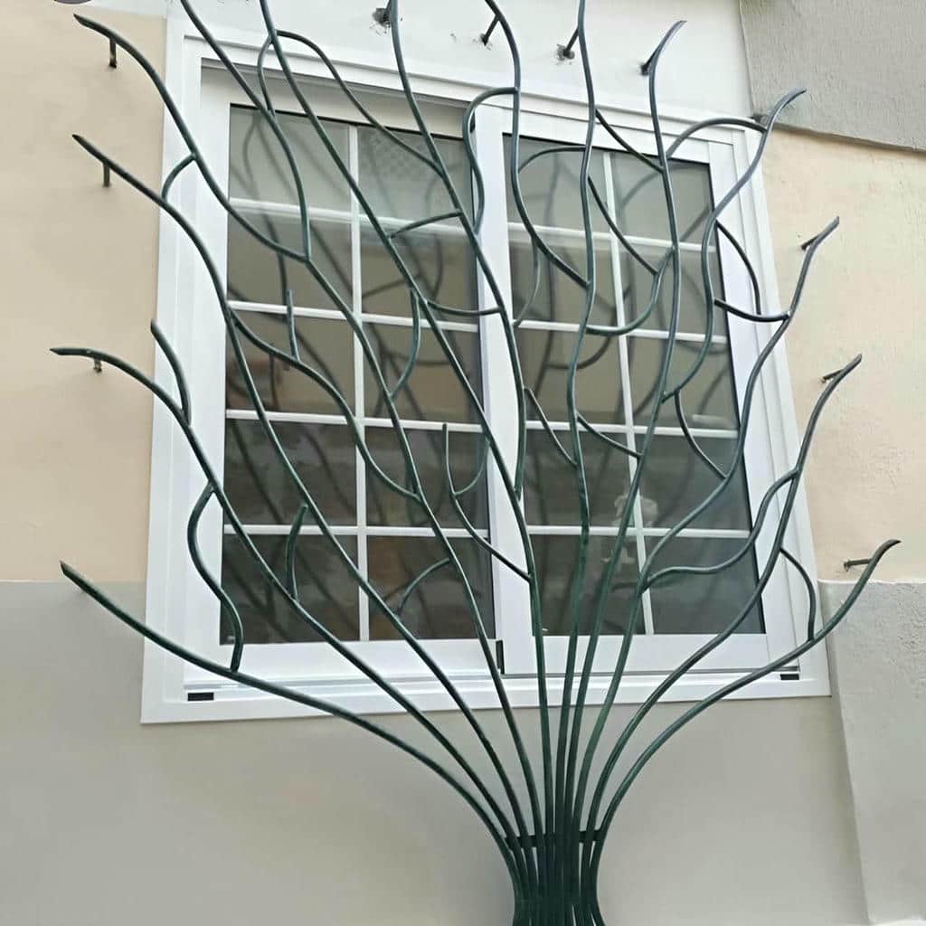 حفاظ پنجره فرفورژه برای نمای کلاسیک شهرکرد