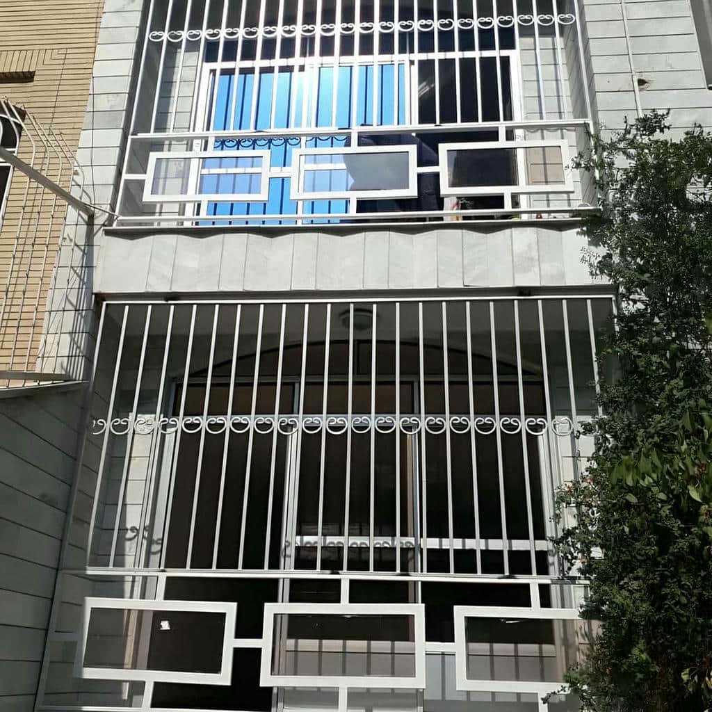 حفاظ پنجره فلزی با طرح هندسی در اراک