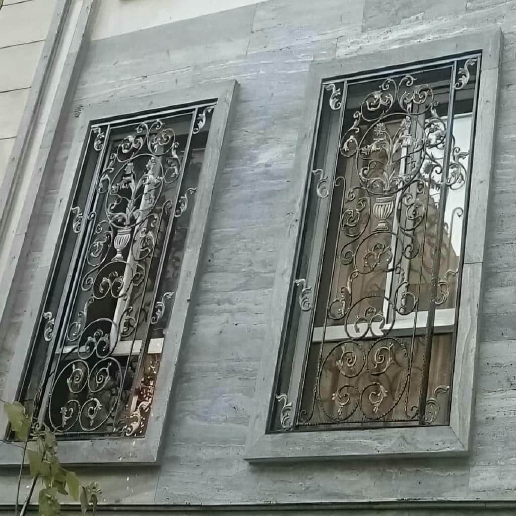 حفاظ پنجره نصب شده در نمای آجری استان آذربایجان شرقی حفاظ پنجره نصب شده در نمای آجری استان آذربایجان شرقی