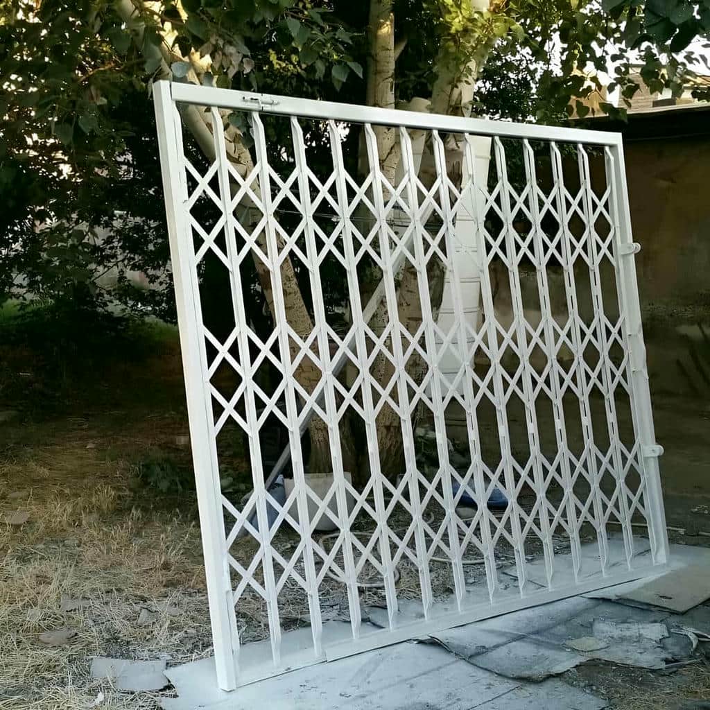 محافظ فلزی جمع شونده روی ورودی آجری مشهد محافظ فلزی جمع شونده روی ورودی آجری مشهد