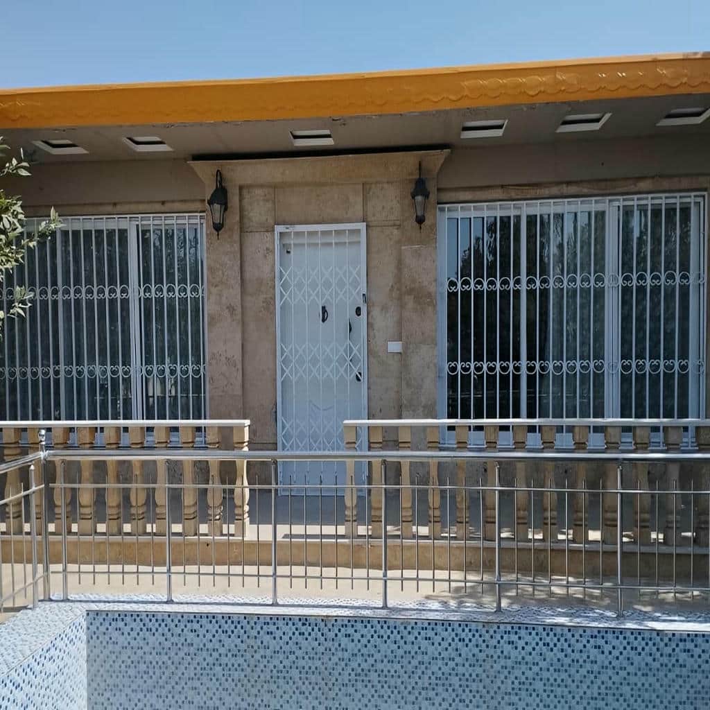 محافظ پنجره فلزی با پوشش مات