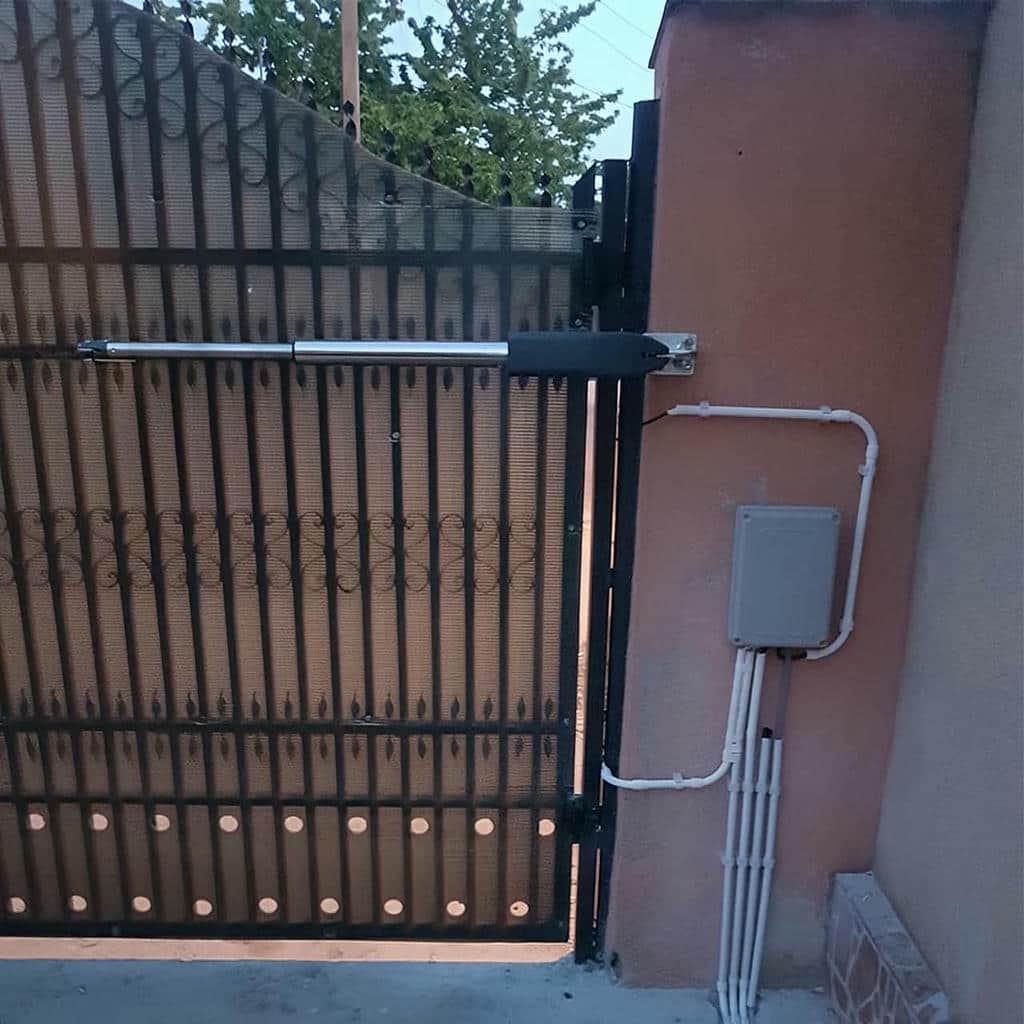 موتور جک درب پارکینگ کنار لولای درب