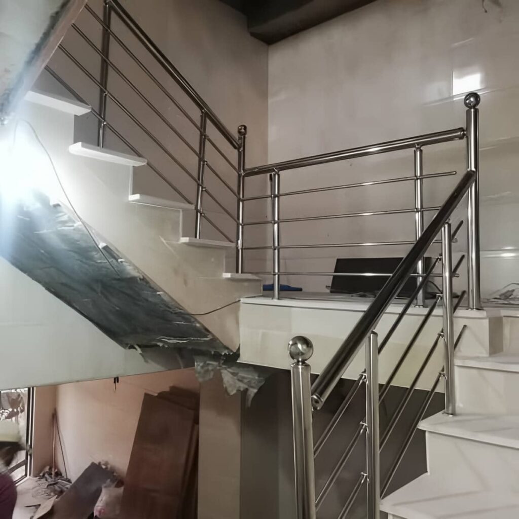 نرده راه پله استیل با دستگیره ساده در بندرعباس