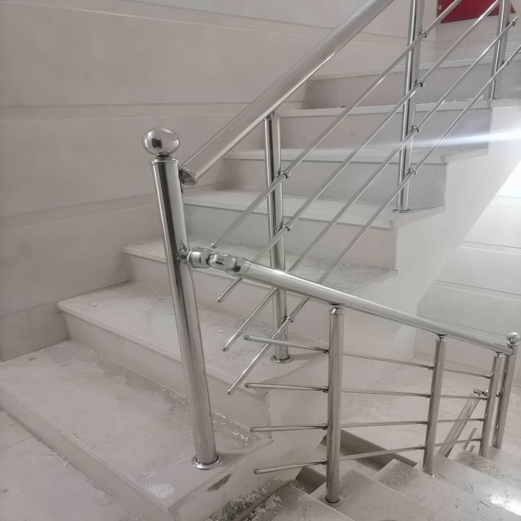 نرده راه پله استیل براق در یاسوج