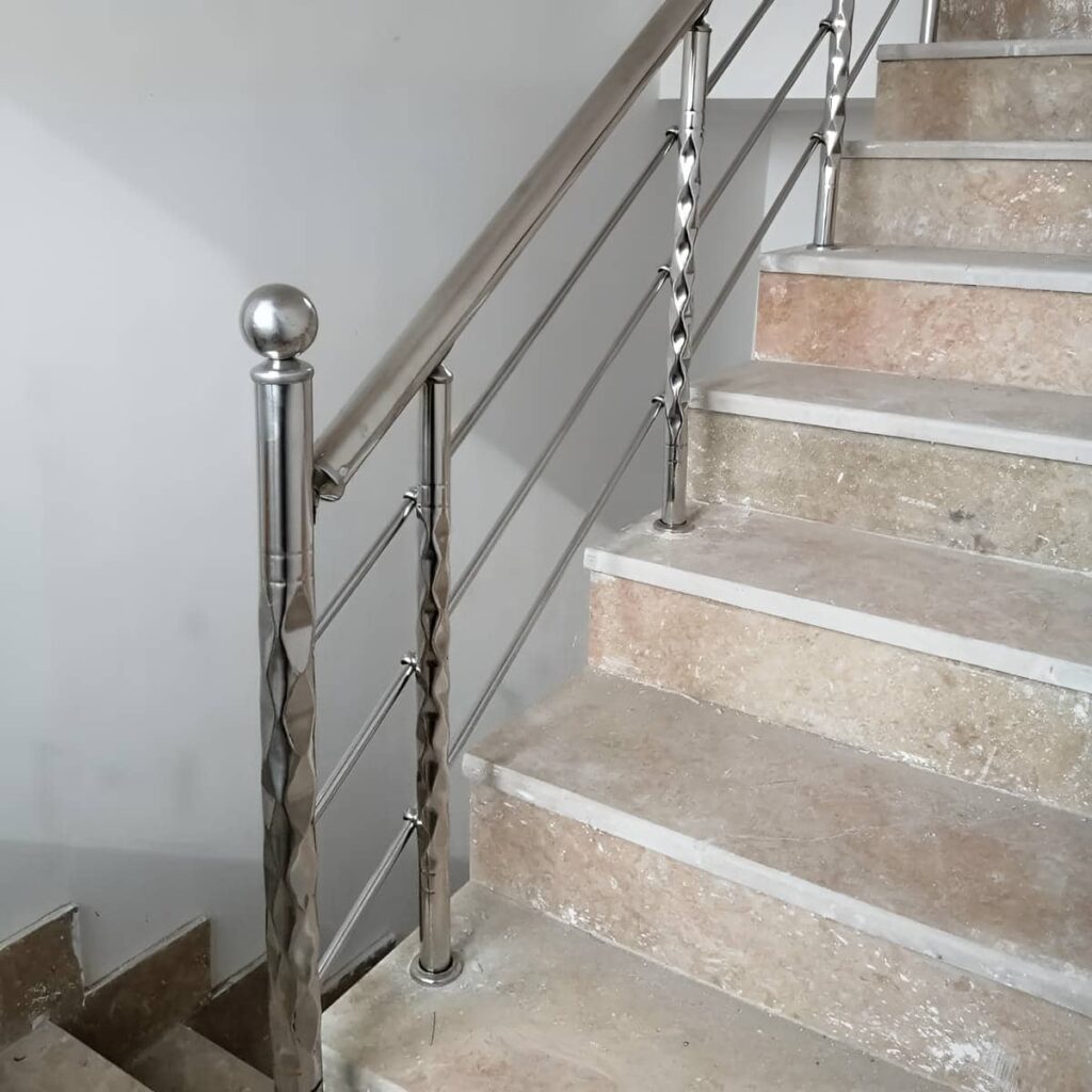 نرده راه پله مدرن با دستگیره استیل