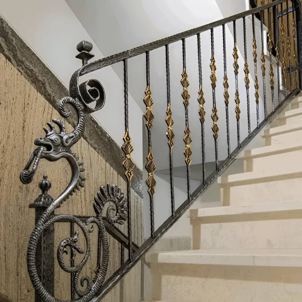 نرده راه پله چوبی با دستگیره روشن