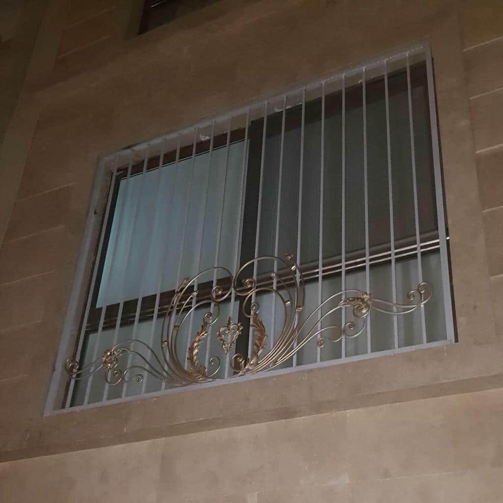 نرده پنجره فرفورژه با طرح گلدار