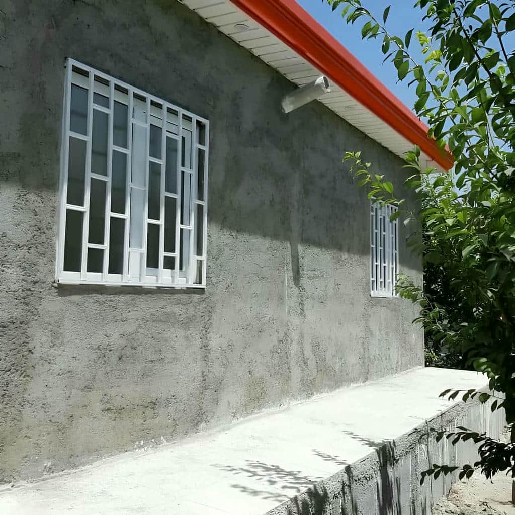 نرده پنجره فلزی با پوشش تیره شهرکرد