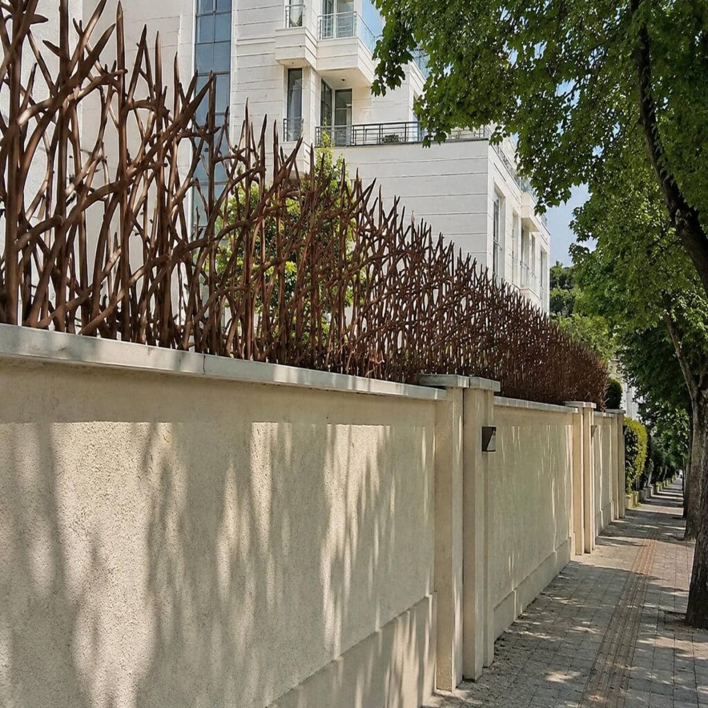 نمای نزدیک حفاظ شاخ گوزنی با رنگ زغالی نمای نزدیک حفاظ شاخ گوزنی با رنگ زغالی