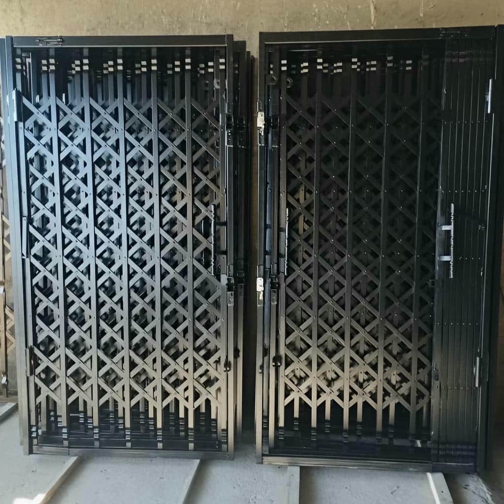 نمای نزدیک پرچ فلزی شبکه لوزی