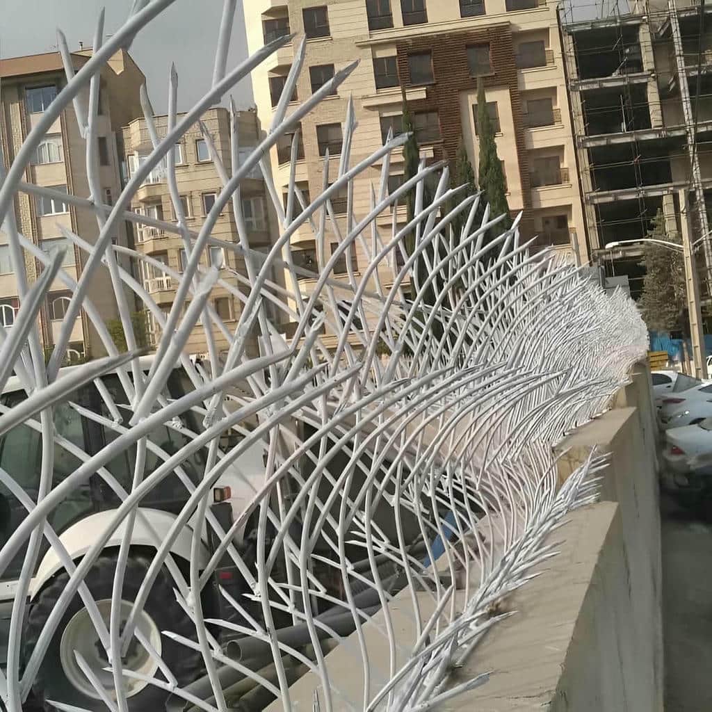 نمای نزدیک پوشش رنگ مشکی مات قطعات فولادی