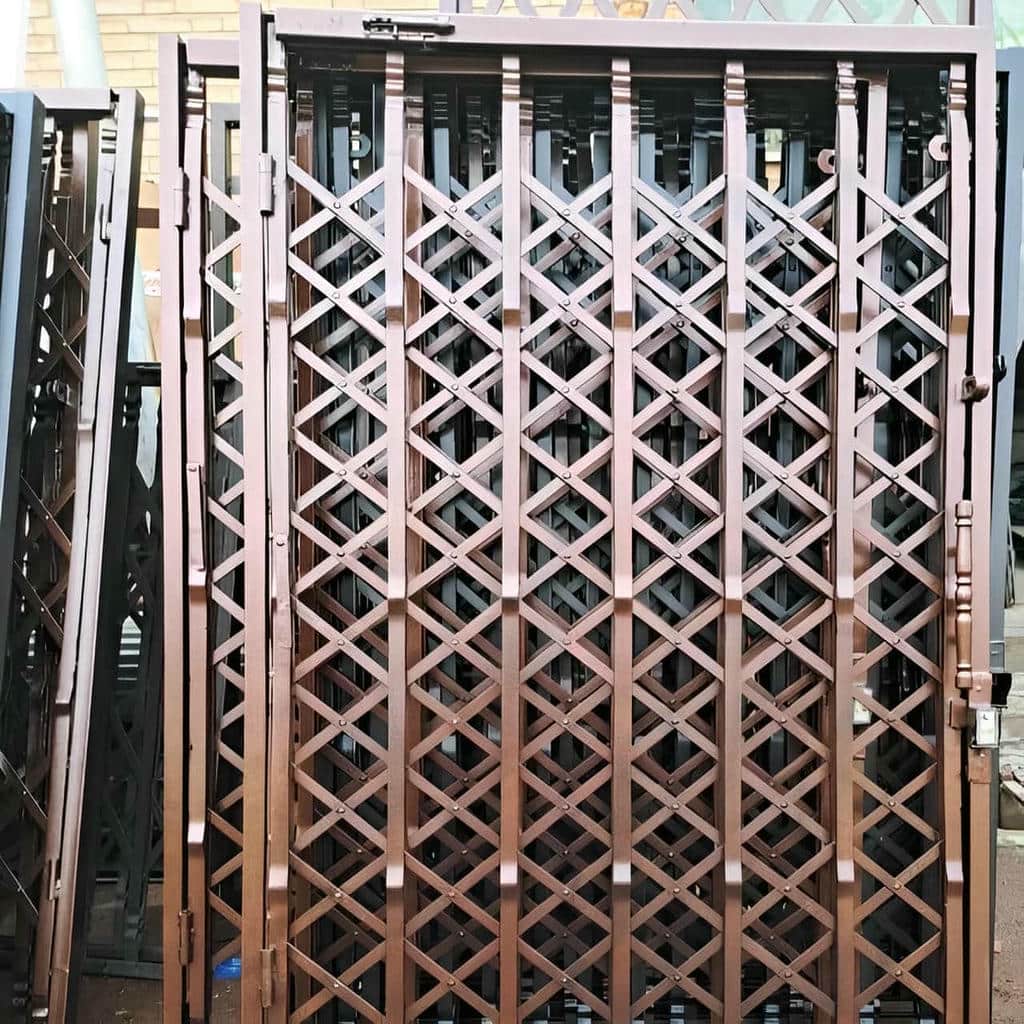 نمای نزدیک پوشش کوره‌ای روی قاب فلزی