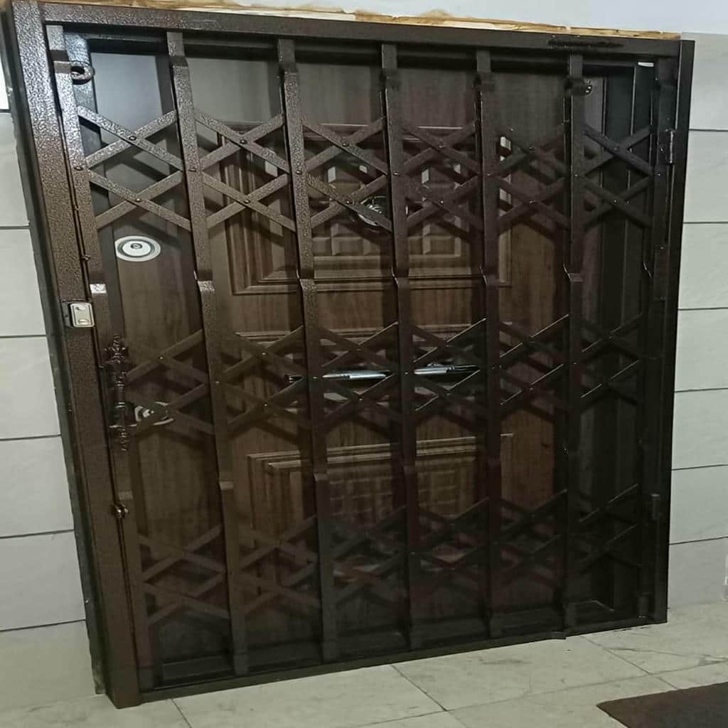 نمونه تسمه‌های ضربدری گارد ورودی در بجنورد