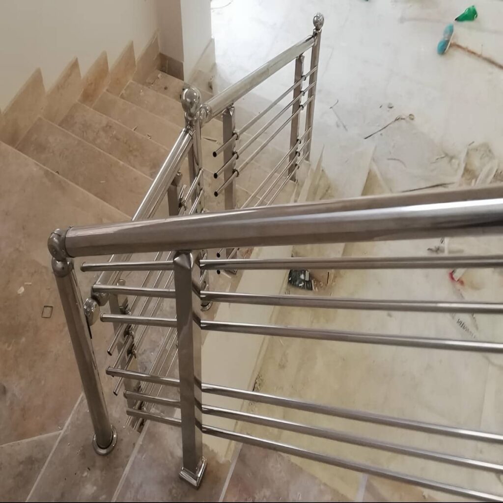 هندریل استیل برس خورده در پاگرد مجتمع کرج
