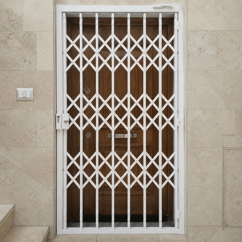 چهارچوب فلزی قهوه ای ورودی آپارتمان استان لرستان