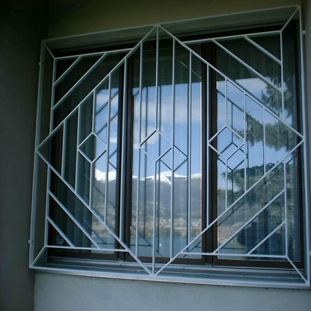 گارد پنجره فرفورژه با نقوش هندسی